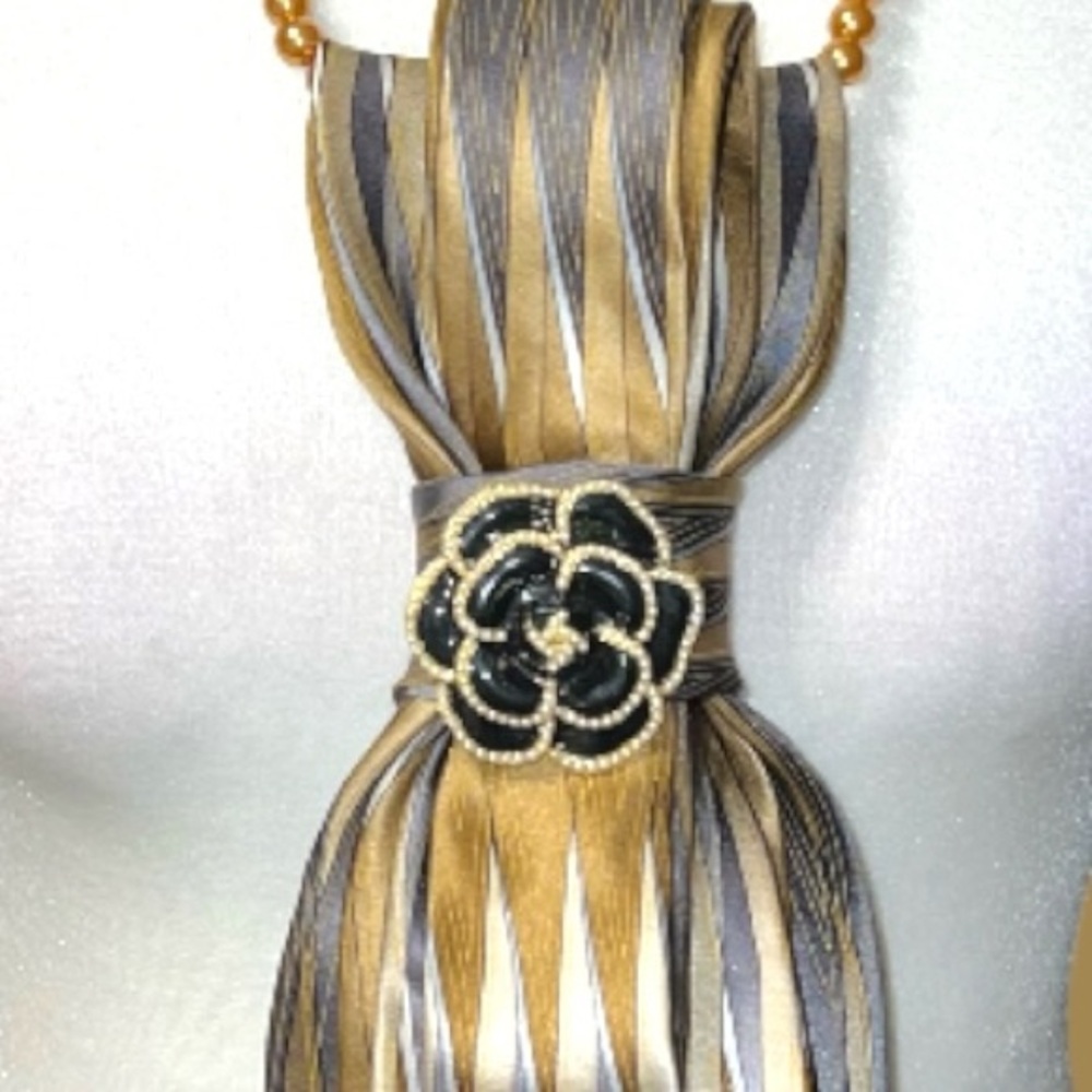 Elegant Gold and Black necktie Necklace - Picture 2 of 4